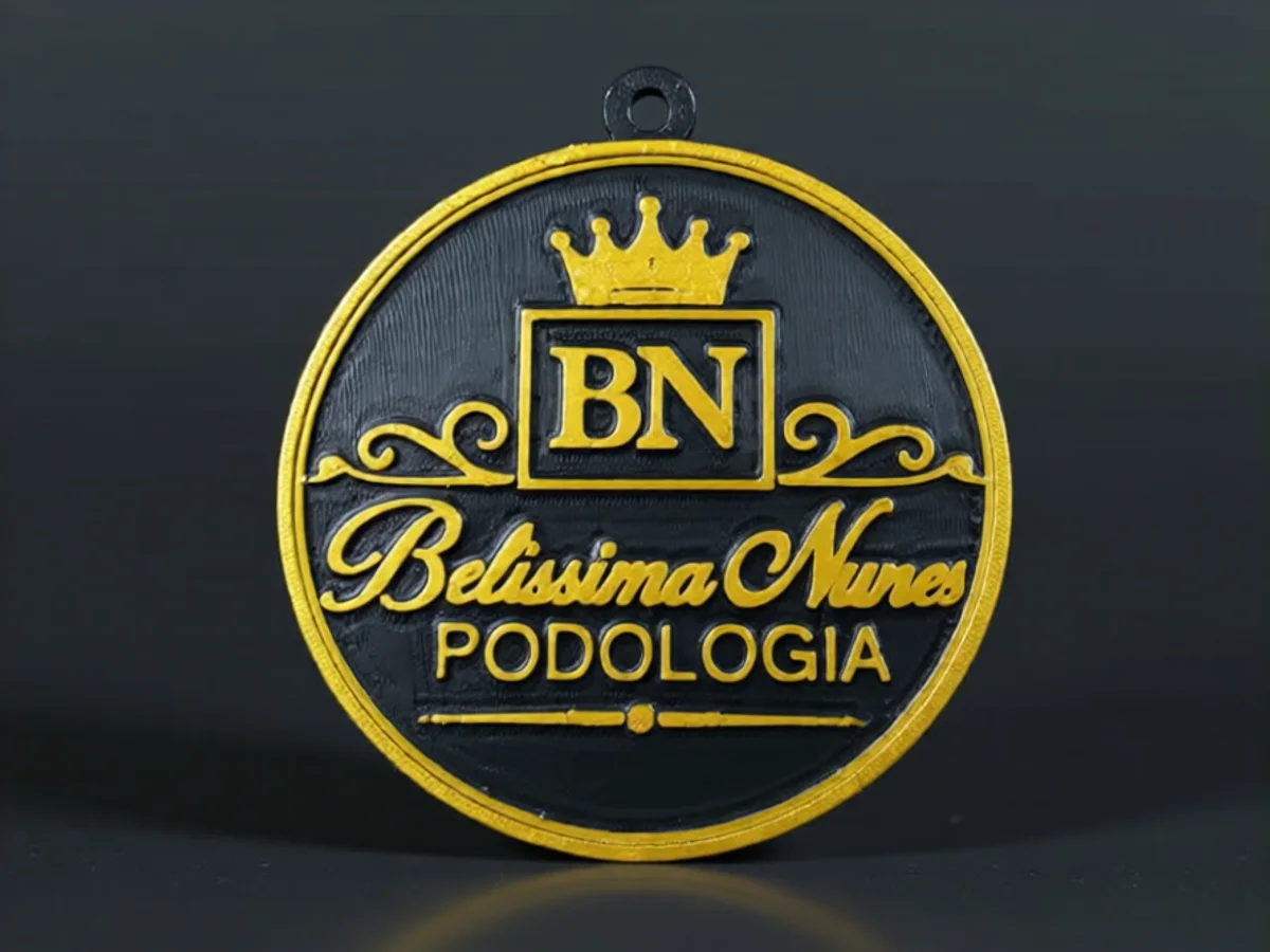 Chaveiro NFC redondo preto e dourado da Belíssima Nunes Podologia, produzido pela Vinne Store